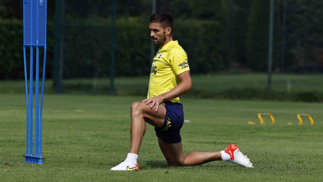 Fenerbahçe’nin yeni kanı Rodrigo Becao ilk antrenmanına çıktı 4